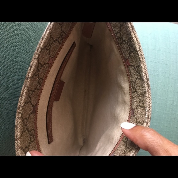 Authentic GUCCI Messenger Stars Monogram Coated Gg Supreme Canvas Crossbody Bag. - Picture 7 of 15